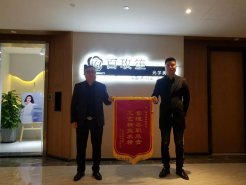 新思路裝飾怎么樣？業(yè)主送的錦旗就是答案！